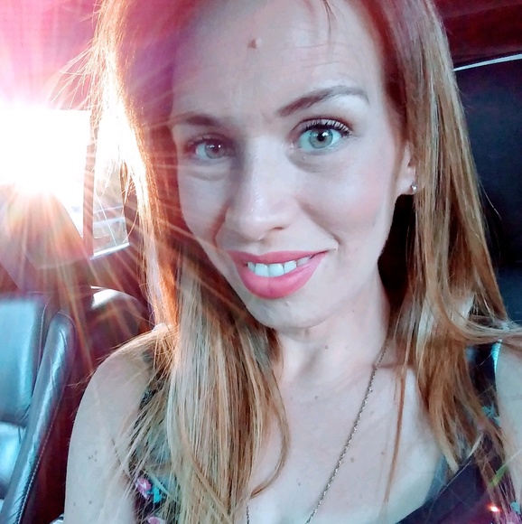 Profile Picture of Heather Roberts (@heatherr0919) on Poshmark