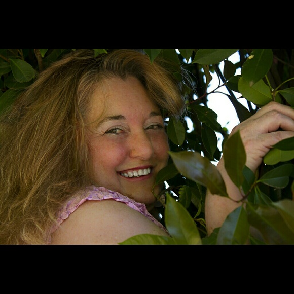 Profile Picture of Doris Evans (@nuikakou) on Poshmark