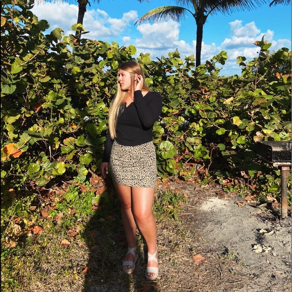 Profile Picture of Lindsey Pieczykolan (@lindseypeach) on Poshmark