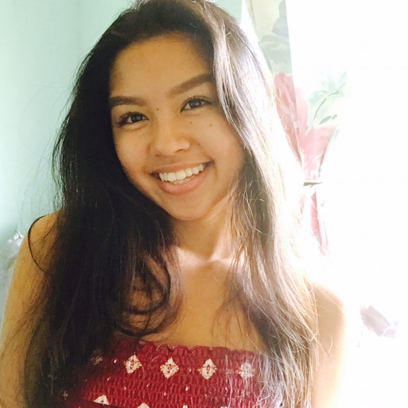 Profile Photo of Marris Dizon (@dizonm) on Poshmark