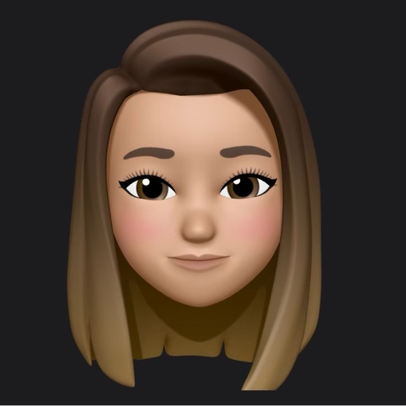 Profile Picture of Maya Lee (@mayalee185) on Poshmark