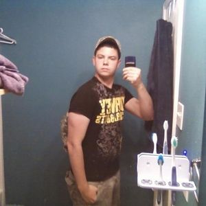 Profile Picture of Taylor Ecton (@taylorecton) on Myspace