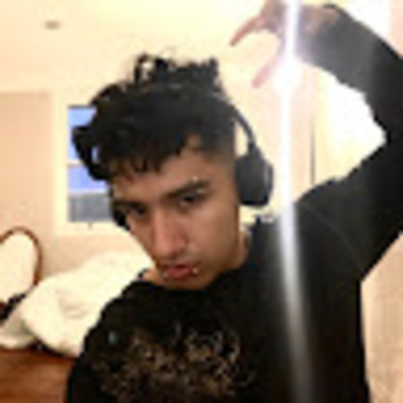 Profile Picture of Alex Olguin (@edgarolguin38) on Poshmark