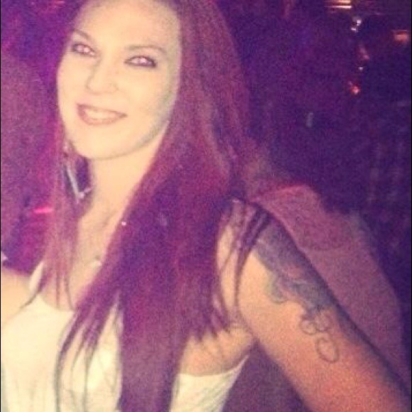 Hannah Mallaby - Poshmark Profile Picture of Hannah Mallaby (@mallaby218) on Poshmark