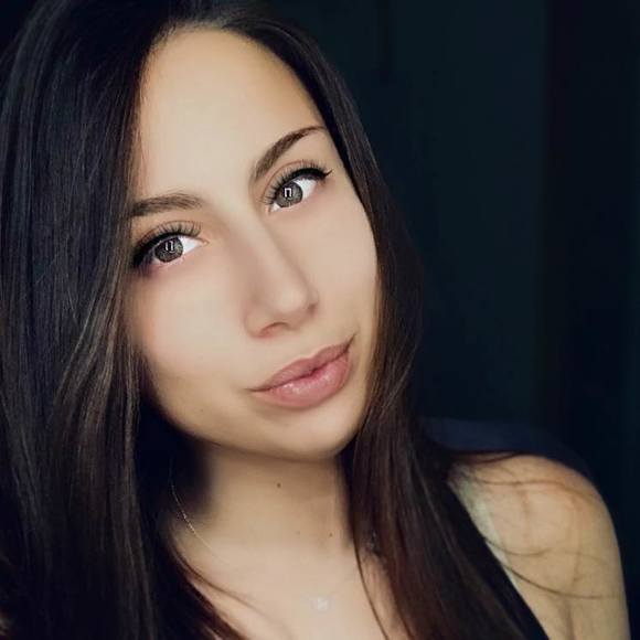 Profile Picture of Bianca Malcaus (@malcaus) on Poshmark
