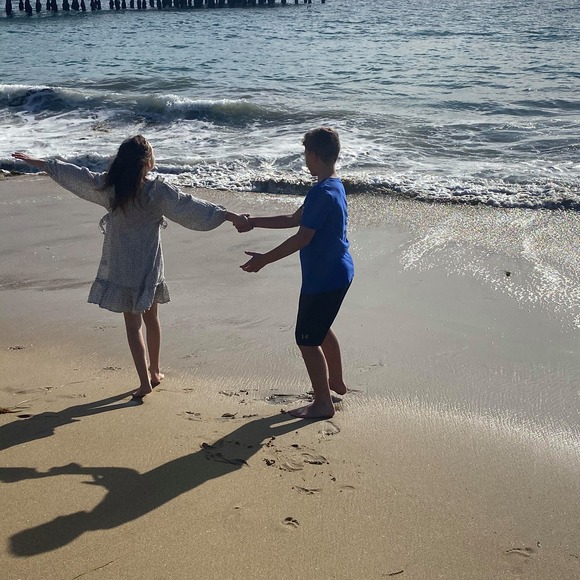 Profile Picture of Elizabeth Ledoyen (@cinderey) on Poshmark