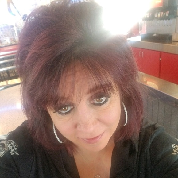 Profile Picture of Kimberly Neice (@kkneice) on Poshmark