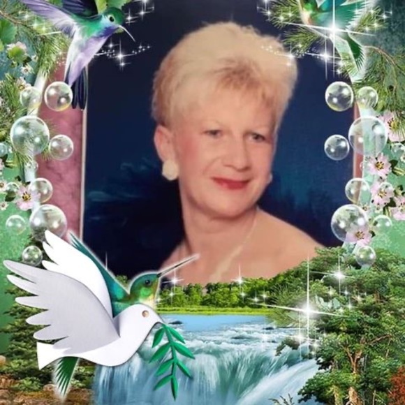 Profile Picture of Rachel Ringuette (@rringuette1976) on Poshmark