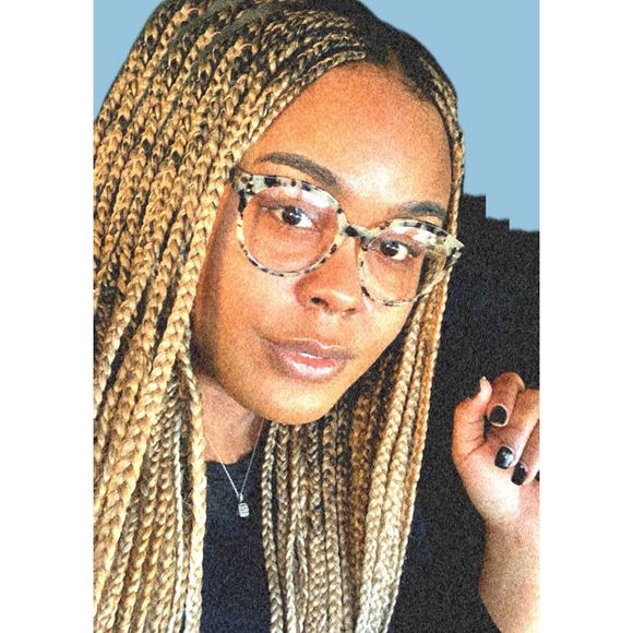 Trese Smith - Poshmark Profile Picture of Trese Smith (@chartresesmith) on Poshmark