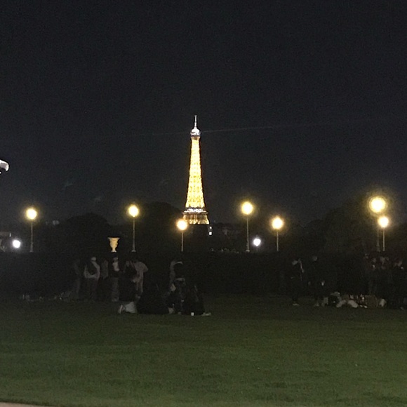 Jennifer Dinis - Poshmark Profile Picture of Jennifer Dinis (@jati22) on Poshmark