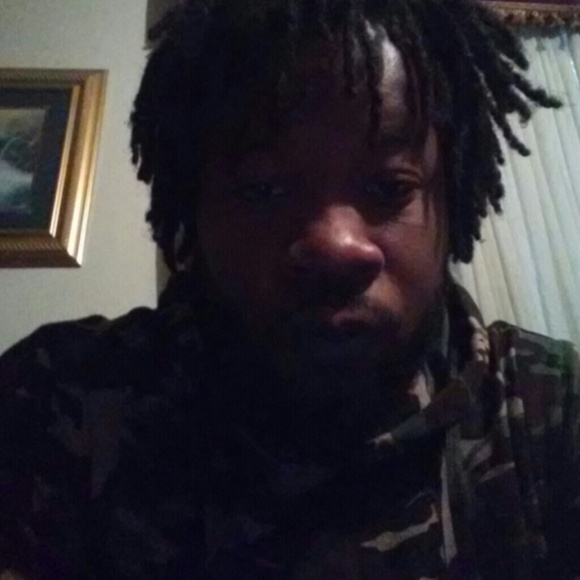 Profile Picture of Moore Tommy (@thustle) on Poshmark