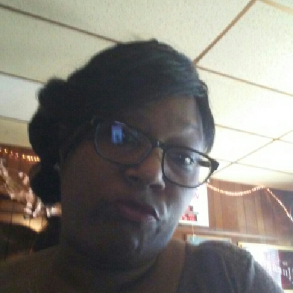 Profile Picture of Mattie Stokes (@mzzstokes45) on Poshmark
