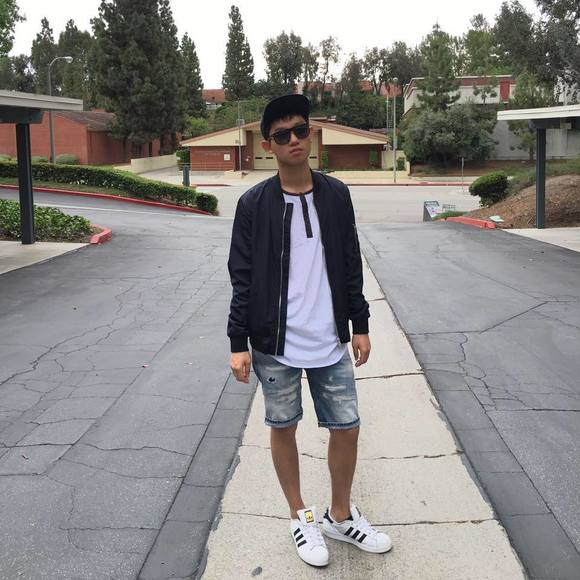Profile Picture of Calvin Chen (@sss3215456912) on Poshmark