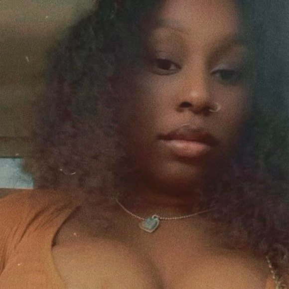 Profile Picture of Tae Bae (@spells913) on Poshmark