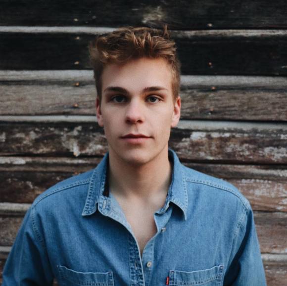 Profile Picture of Graeme Mietzner (@graememietzner) on Poshmark