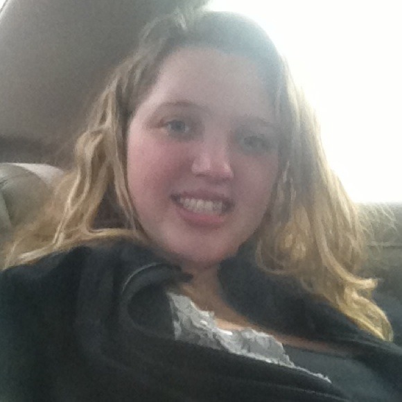 Profile Picture of Carlie Moore (@carcar21) on Poshmark