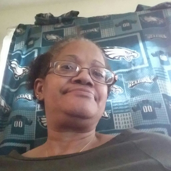 Profile Picture of Wanda Curtis (@wrcurt01) on Poshmark