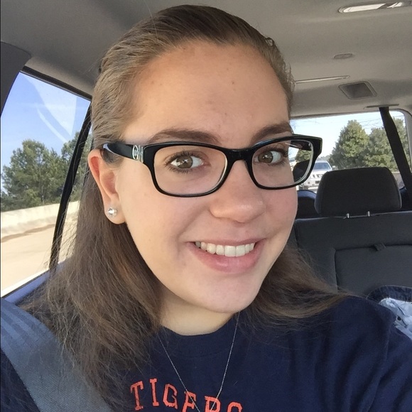 Profile Picture of Adrianna Reagan (@at_reagan) on Poshmark