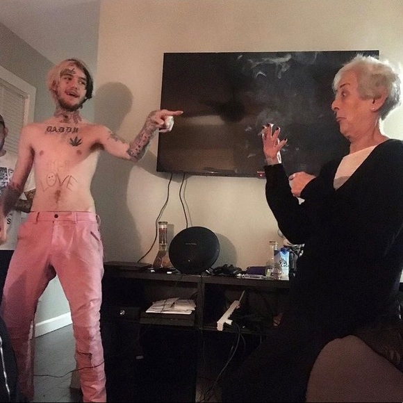 Profile Picture of Daniel Glover (@danielglover849) on Poshmark