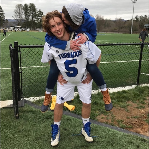 Profile Picture of Kelly Wilkins (@keldub02) on Poshmark