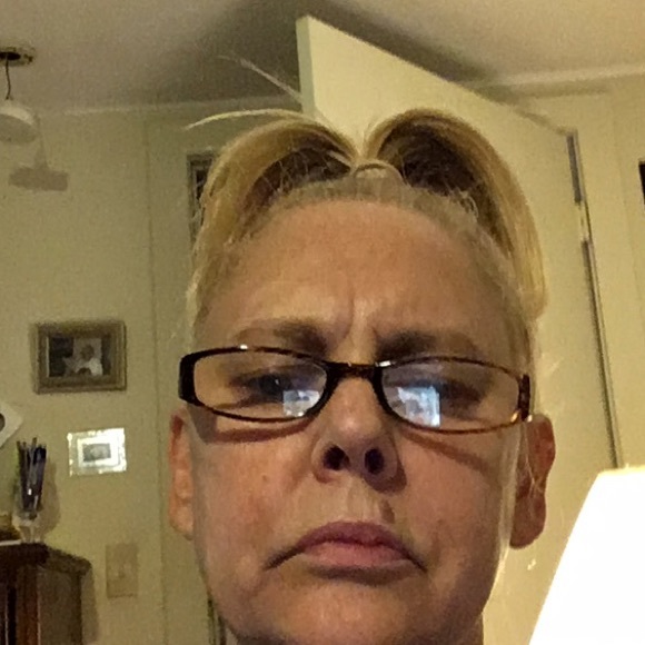Profile Picture of Debra Satkowski (@dsatkowski) on Poshmark