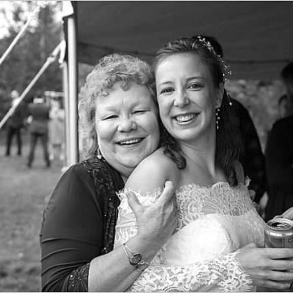 Maria Sertich - Poshmark Profile Picture of Maria Sertich (@msertich) on Poshmark