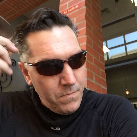 Profile Picture of Jeffrey Scott (@jeffreyscott612) on Poshmark