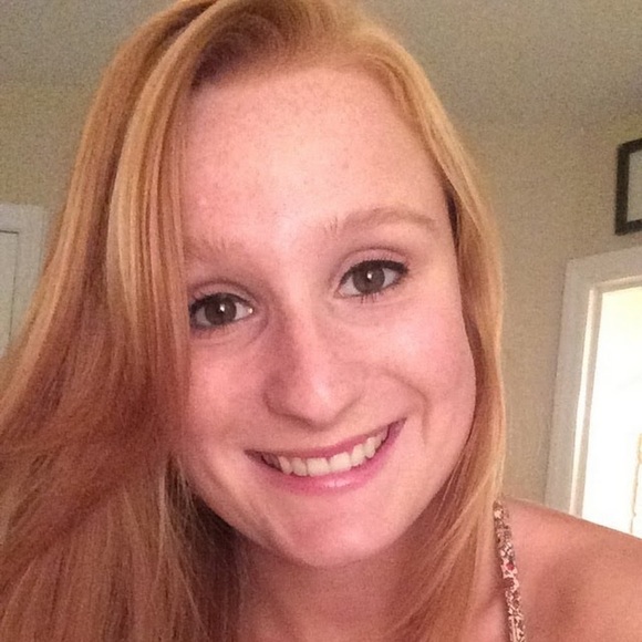 Profile Picture of Nicole Stantial (@stantial12) on Poshmark