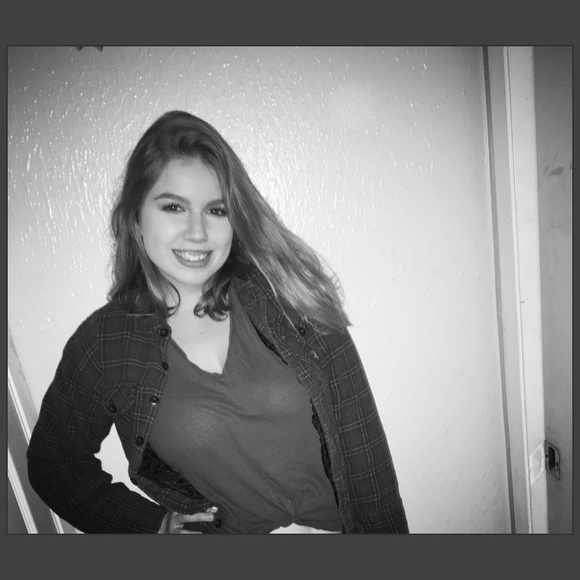 Profile Picture of Clare O’brien (@clareobrien18) on Poshmark