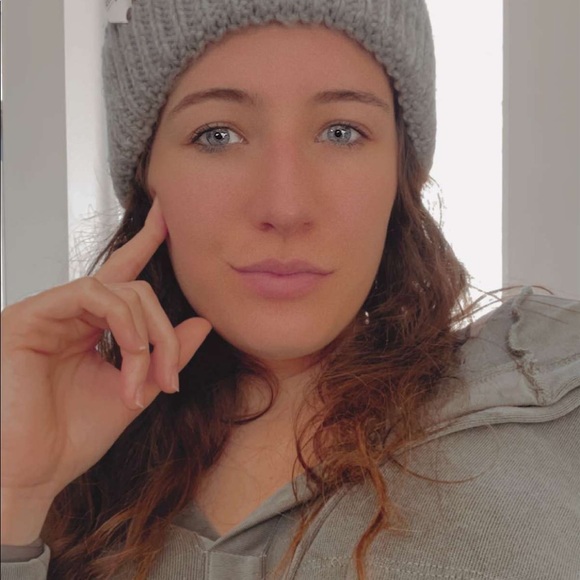 Profile Picture of Madison Olson (@madisonolson12) on Poshmark