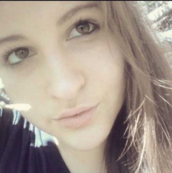 Profile Picture of Allison Griswell (@alli3jae) on Poshmark