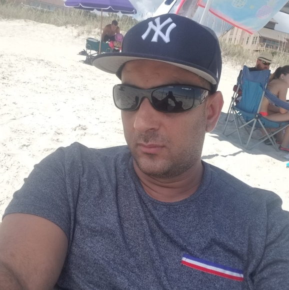 Profile Picture of Vince Abrahim (@vincedesouki) on Poshmark