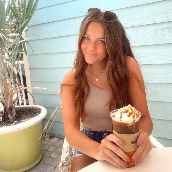 Profile Picture of Olivia Lappinga (@lappinga5) on Poshmark