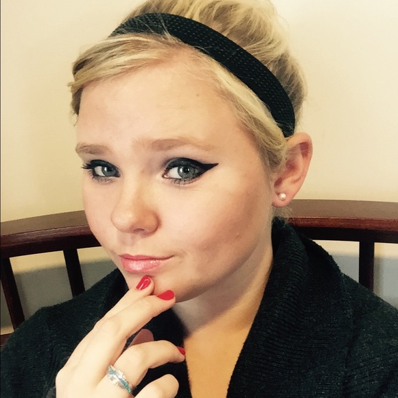 Profile Picture of Samantha Shirk (@shirks42) on Poshmark