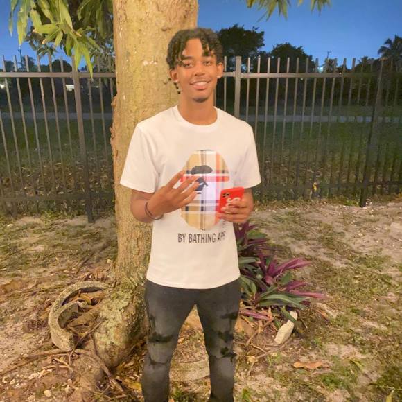 Profile Picture of Jahmani Larionne (@jjlarionne) on Poshmark