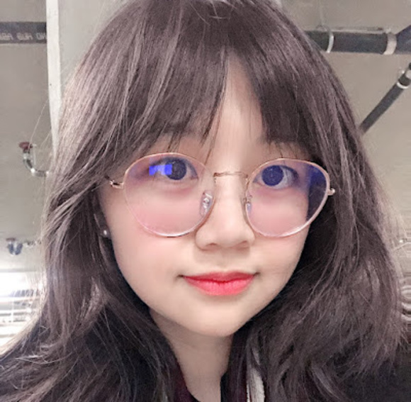 Profile Picture of Yanfei Chen (@chenyanfei97) on Poshmark