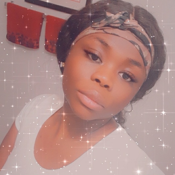 Profile Picture of Linnette Williams (@linnettewill358) on Poshmark