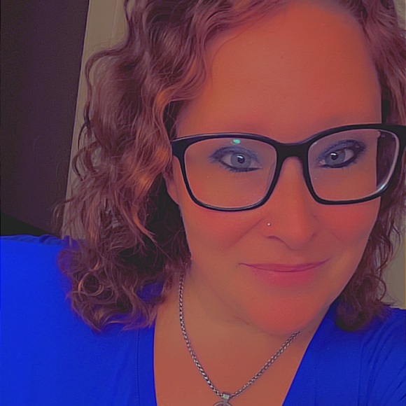 Profile Picture of Shawna Simpson (@shawnasimpso200) on Poshmark