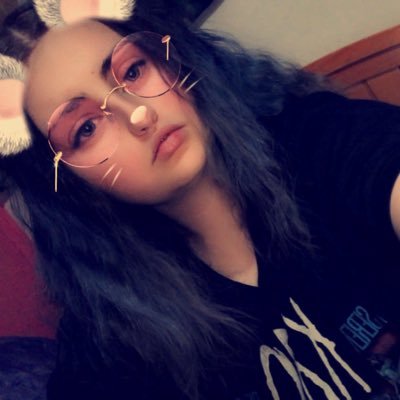 Profile Picture of Chrissy.  ☹ (@ClumsyButts) on Twitter