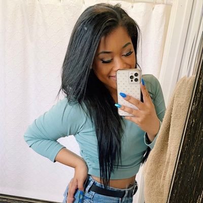 Profile Picture of Taryn Mitchell (@Taryn_Mitchell) on Twitter