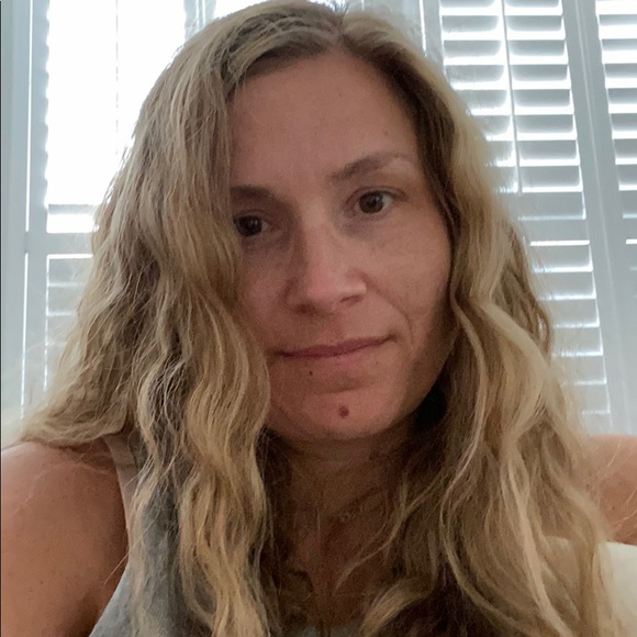 Profile Picture of Laurie Fendler (@lafen5) on Poshmark