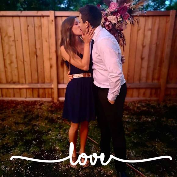 Profile Picture of Alyssa Warnett (@alyssawarnett) on Poshmark