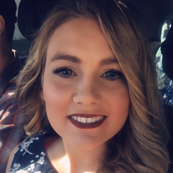 Profile Picture of Allison Hanner (@allyhanner1) on Poshmark