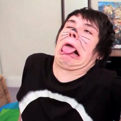Profile Picture of TheGrammarQueen (@HelpingDanSpell) on Twitter