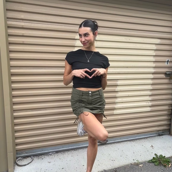 Profile Picture of Ariel Knight (@arielshiraz) on Poshmark