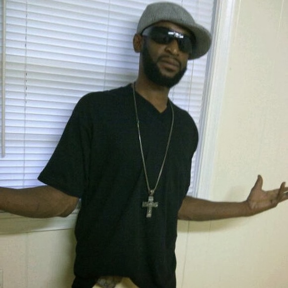 Profile Picture of Chris Rouse (@crouse9376) on Poshmark