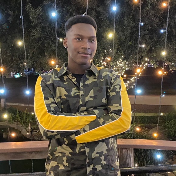 Profile Picture of Devin Hargrett (@devinhargrett) on Poshmark