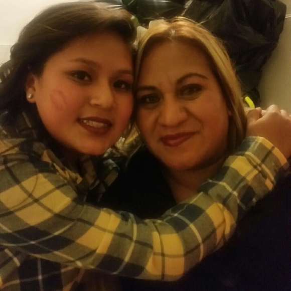 Profile Picture of Raquel Cuevas (@raquellll214) on Poshmark