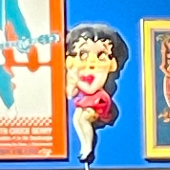 Profile Picture of Olivia Sterenfeld (@livspicks) on Poshmark