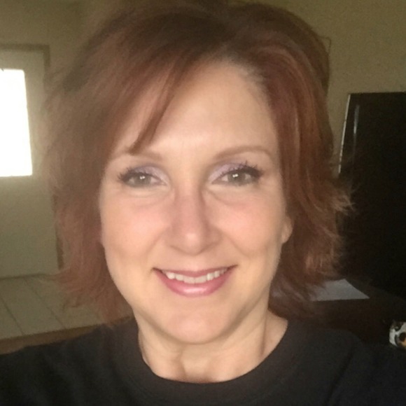 Profile Picture of Gina Rief (@lulagrams) on Poshmark